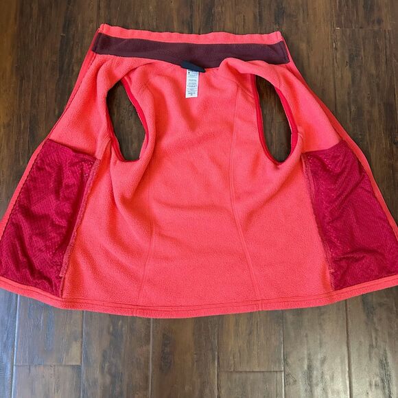 PATAGONIA SYNCHILLA W's Full-Zip Fleece Vest in Tomato (Pink) #25165 - Picture 4 of 9